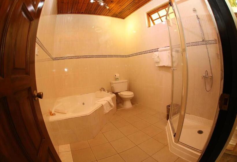 سوییت جونیور با چشم‌انداز دریا, Charela Inn
