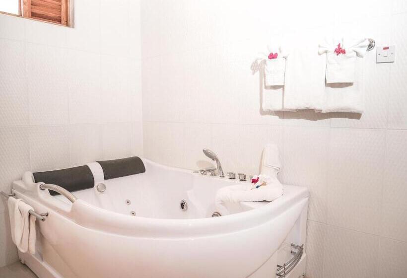 سوییت جونیور با چشمانداز دریا, Charela Inn