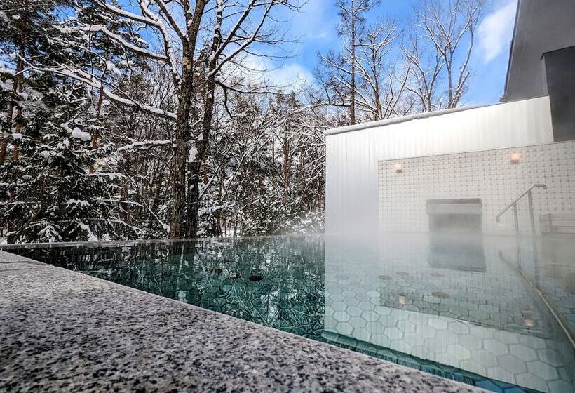 חדר סטנדרט, Kuroyon Royal