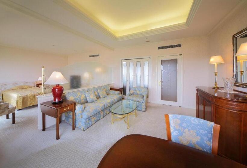 غرفة تنفيذية, Springs Makuhari