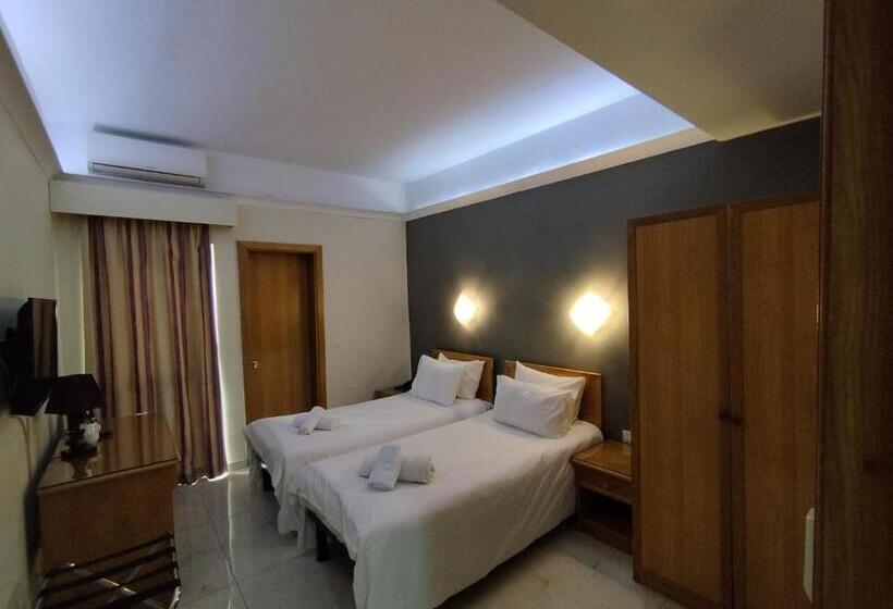 اتاق استاندارد با بالکن, The Windsor