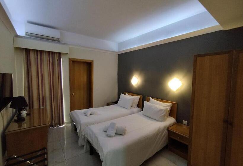 اتاق استاندارد با بالکن, The Windsor