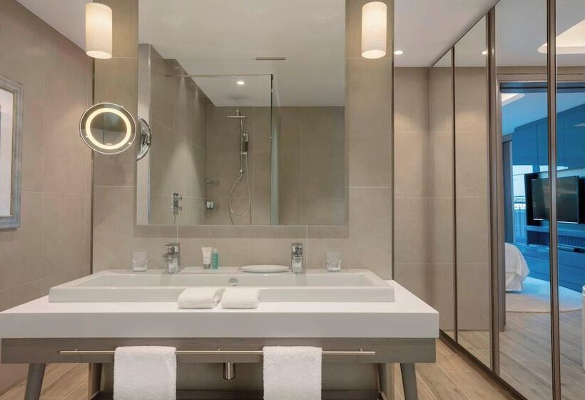 Deluxe Suite Sea View, The Westin Dragonara Resort, Malta