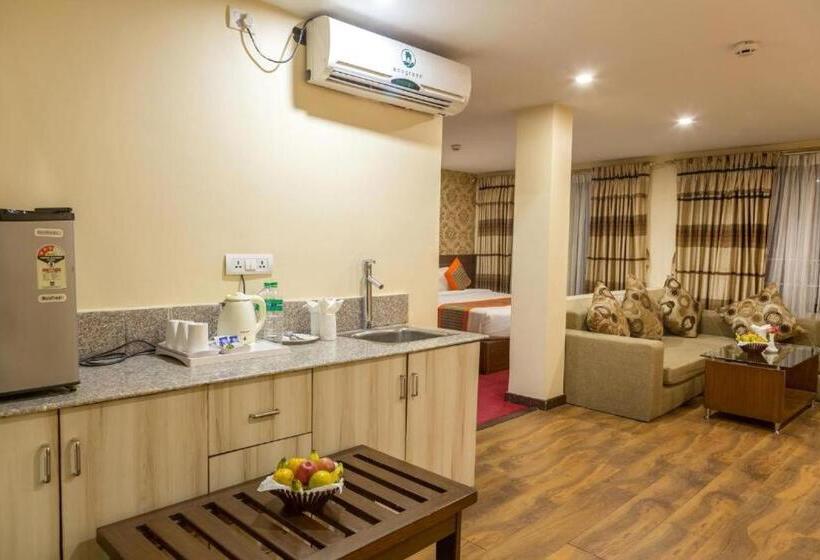 سوییت اجرایی, Yellow Pagoda