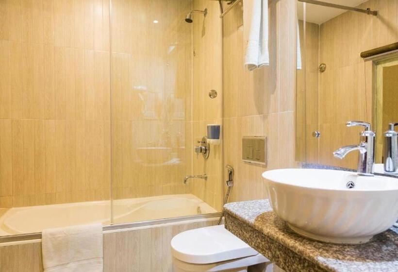 سوییت اجرایی, Yellow Pagoda