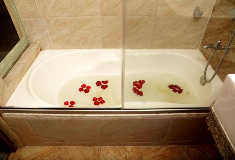 اتاق سوپریور, Yellow Pagoda