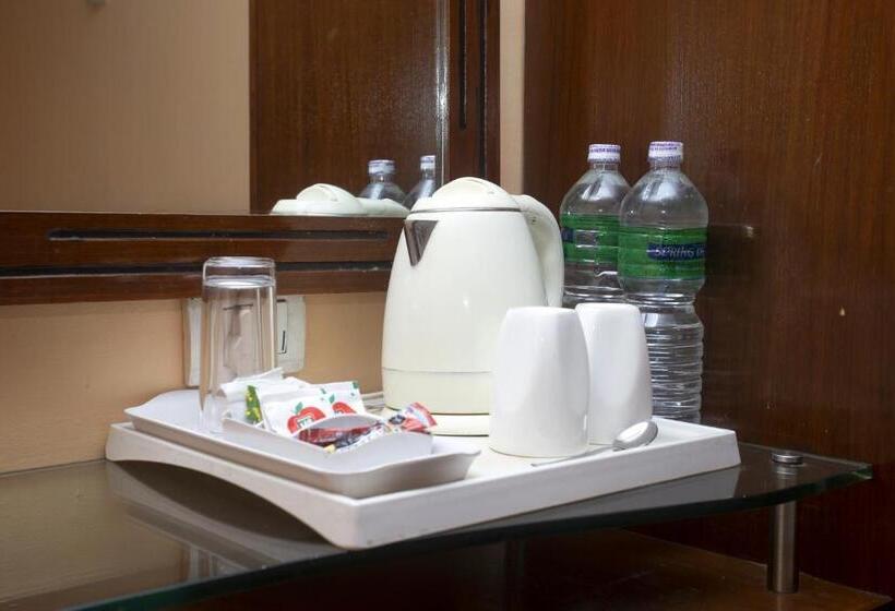 اتاق لوکس با تخت بزرگ, Yellow Pagoda