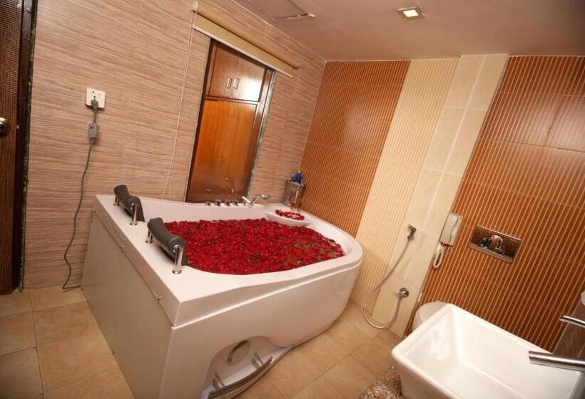 سوییت سوپریور, Yellow Pagoda