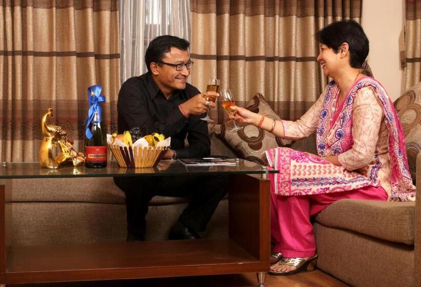 سوییت سوپریور, Yellow Pagoda