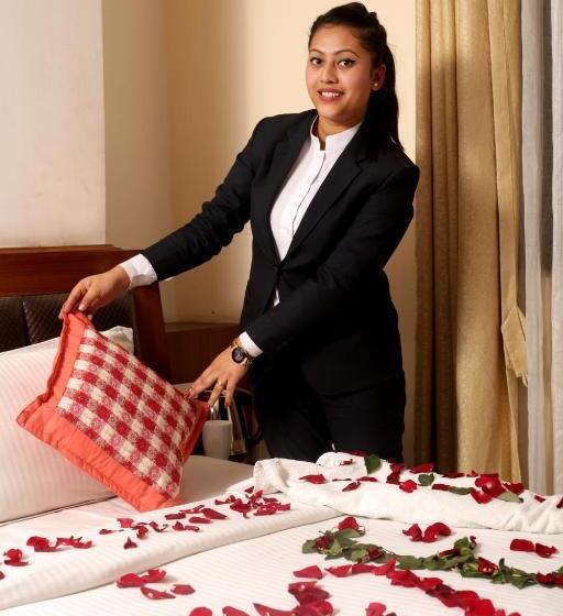 سوییت سوپریور, Yellow Pagoda