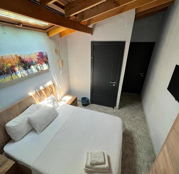 اتاق استاندارد, Ados