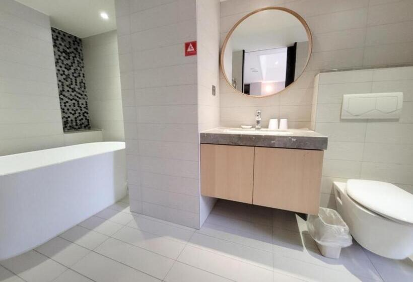 اتاق سوپریور سه تخته, Check Inn Taichung Wenxin Zhongqing