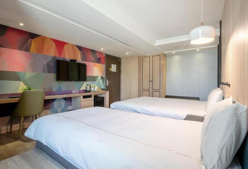 اتاق سوپریور سه تخته, Check Inn Taichung Wenxin Zhongqing