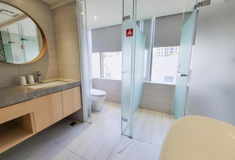 اتاق لوکس چهار تخته, Check Inn Taichung Wenxin Zhongqing