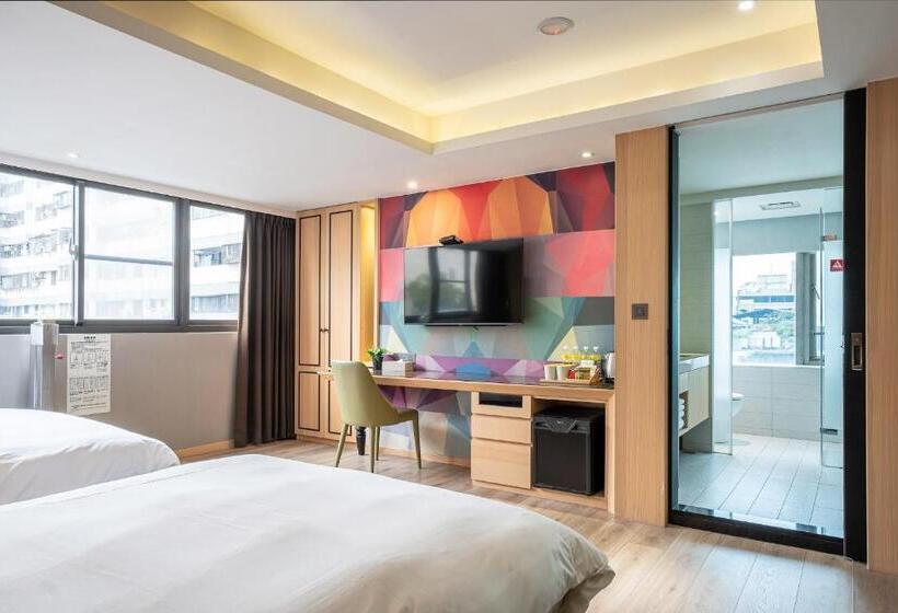 اتاق لوکس چهار تخته, Check Inn Taichung Wenxin Zhongqing