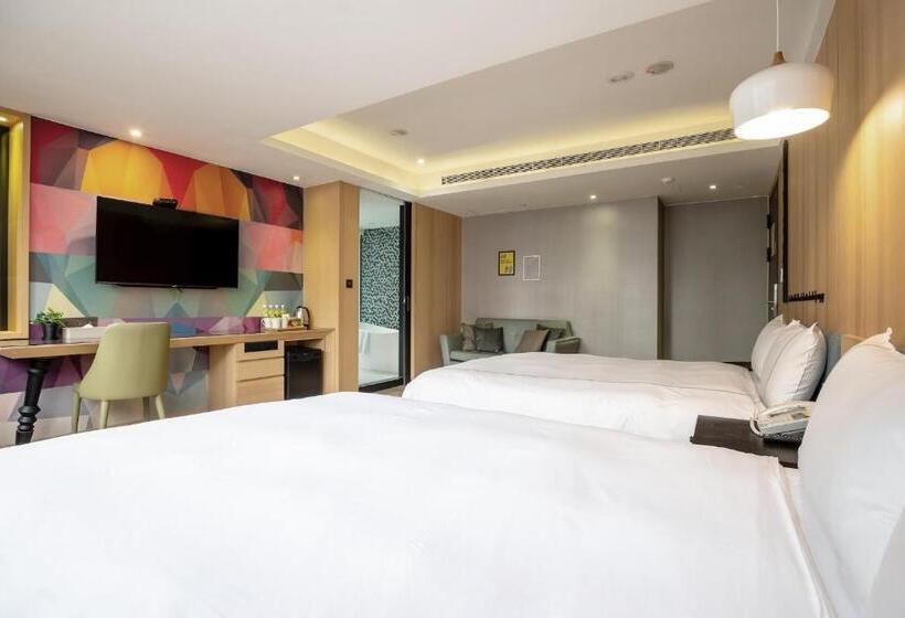 اتاق لوکس چهار تخته, Check Inn Taichung Wenxin Zhongqing