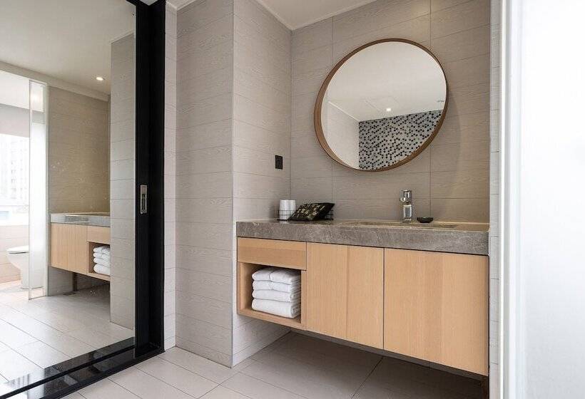 اتاق لوکس چهار تخته, Check Inn Taichung Wenxin Zhongqing