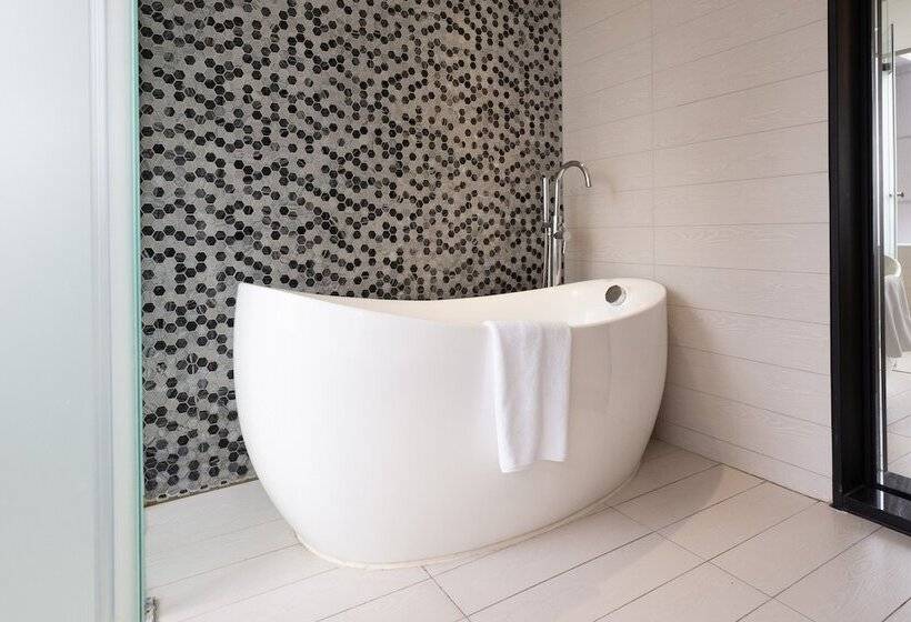 اتاق لوکس چهار تخته, Check Inn Taichung Wenxin Zhongqing