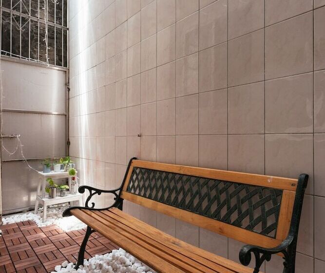 اتاق راحتی, Love I