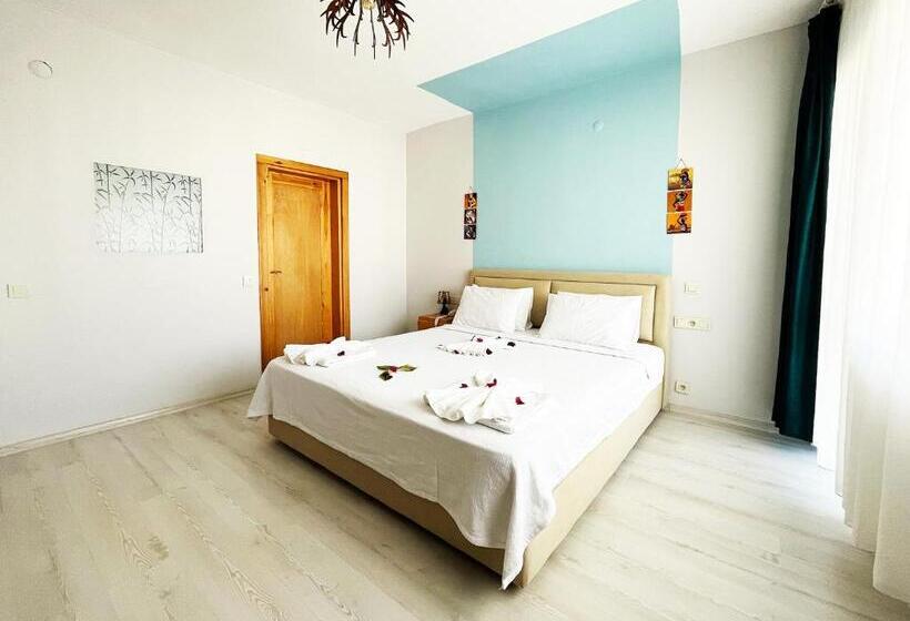 디럭스 트리플 룸, Zephyros City Otel