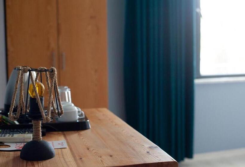 디럭스 트리플 룸, Zephyros City Otel