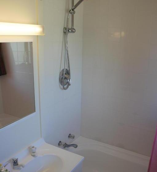 חדר משפחתי בסיסי, Airport Goldstar Motel