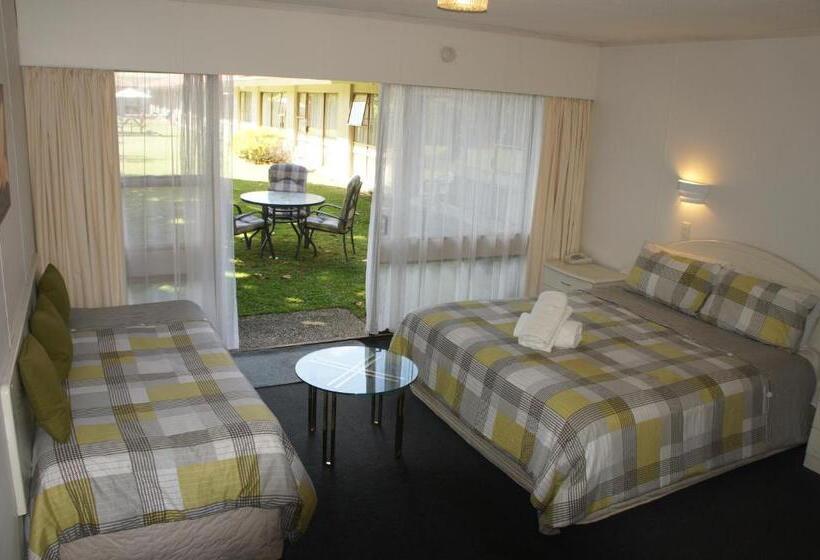 Семейный Номер Базовый, Airport Goldstar Motel