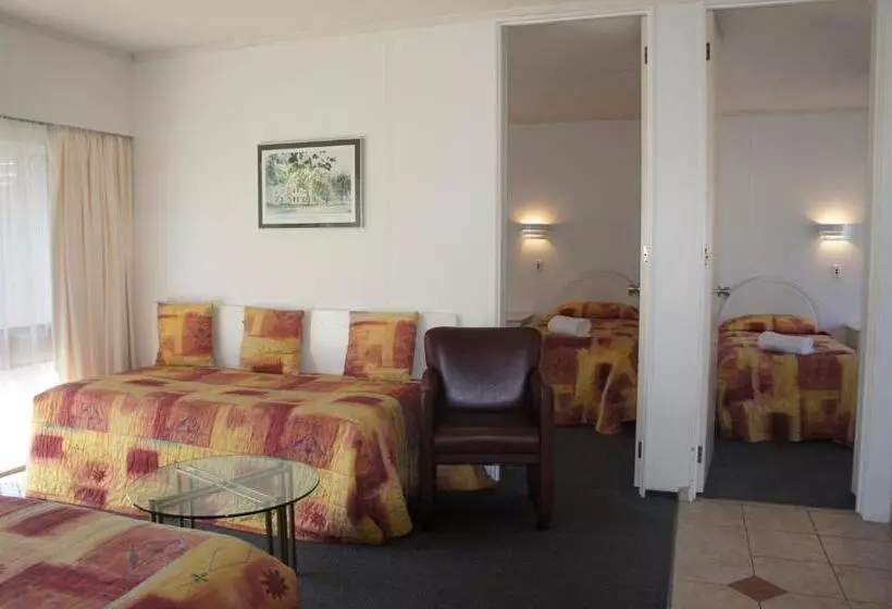 ファミリールーム, Airport Goldstar Motel