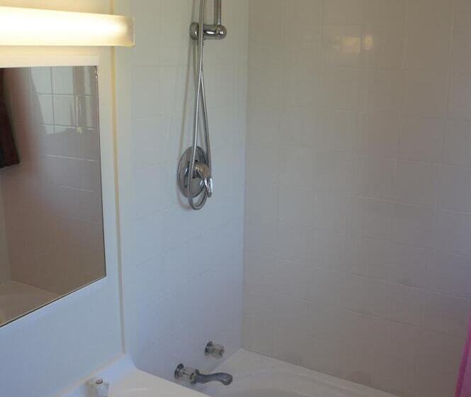 חדר משפחתי בסיסי, Airport Goldstar Motel