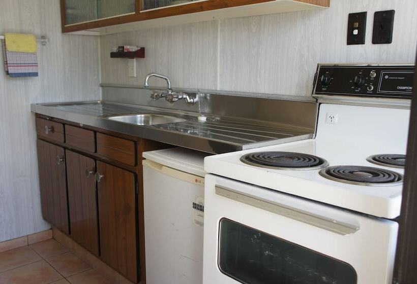 חדר משפחתי בסיסי, Airport Goldstar Motel