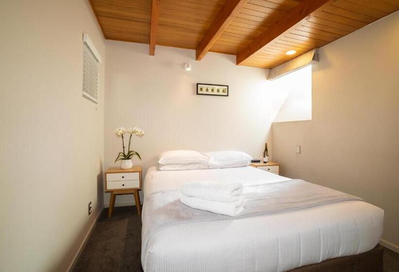 2 베드룸 인테리어 아파트, Cranbury Court Apartments