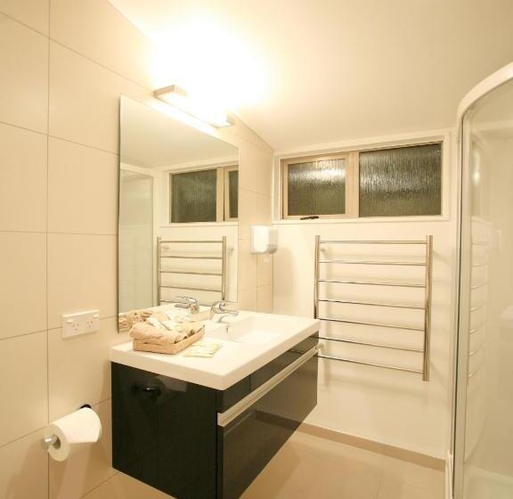 2 베드룸 인테리어 아파트, Cranbury Court Apartments