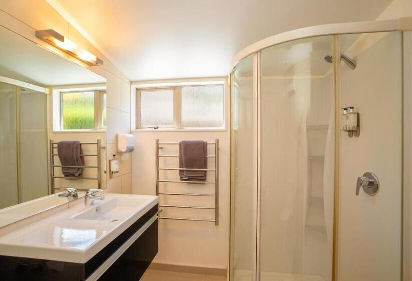2 베드룸 인테리어 아파트, Cranbury Court Apartments