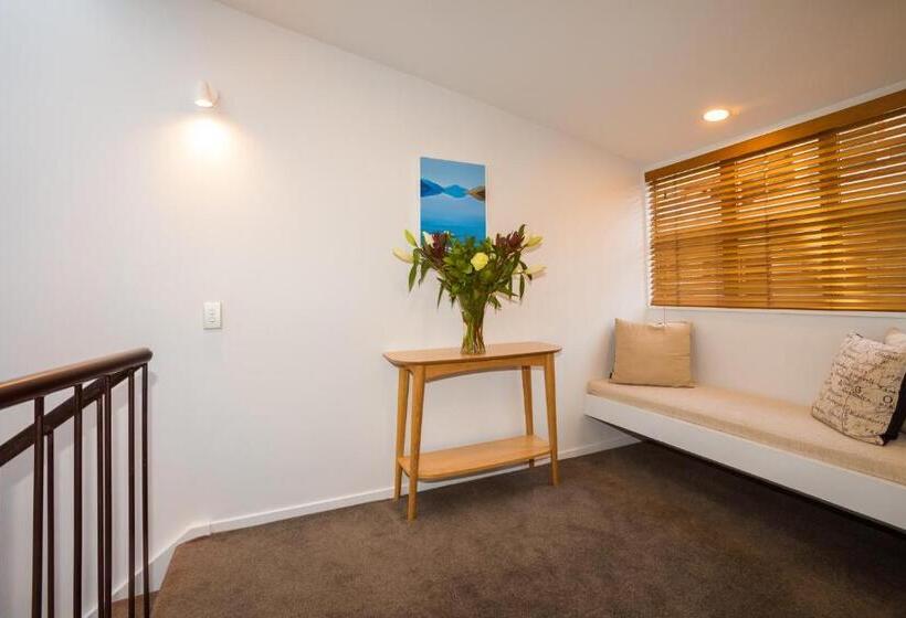 2 베드룸 인테리어 아파트, Cranbury Court Apartments