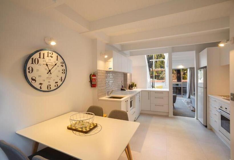 침실 3개 아파트, Cranbury Court Apartments