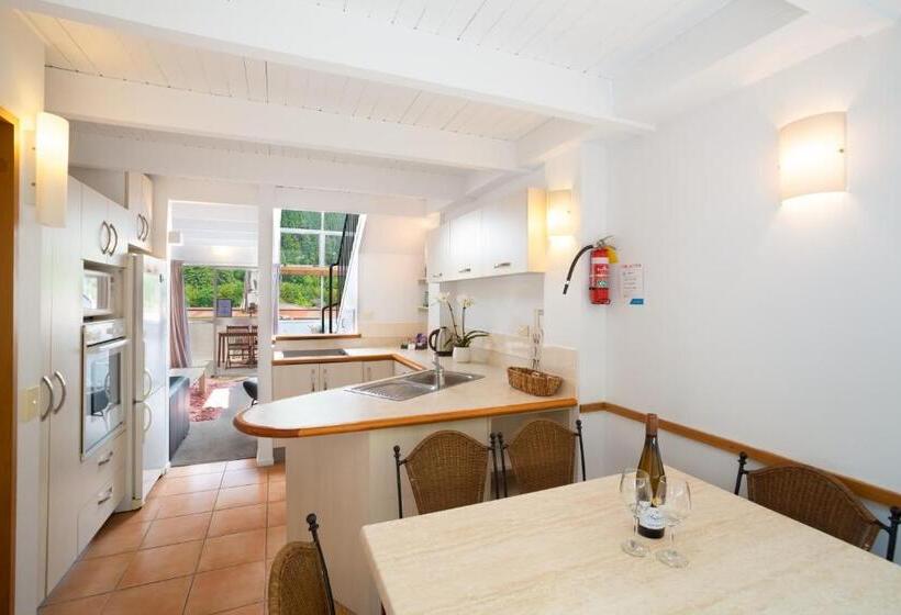 침실 3개 아파트, Cranbury Court Apartments