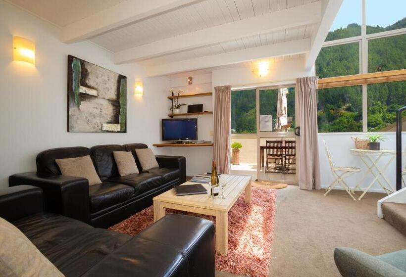 침실 3개 아파트, Cranbury Court Apartments