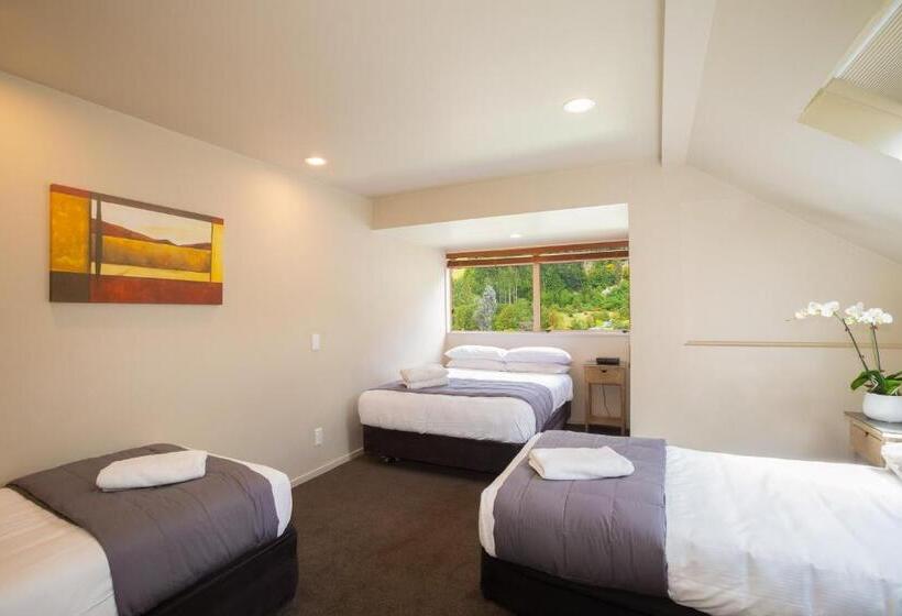1 Bedroom Apartment Lake View, Cranbury Court Apartments