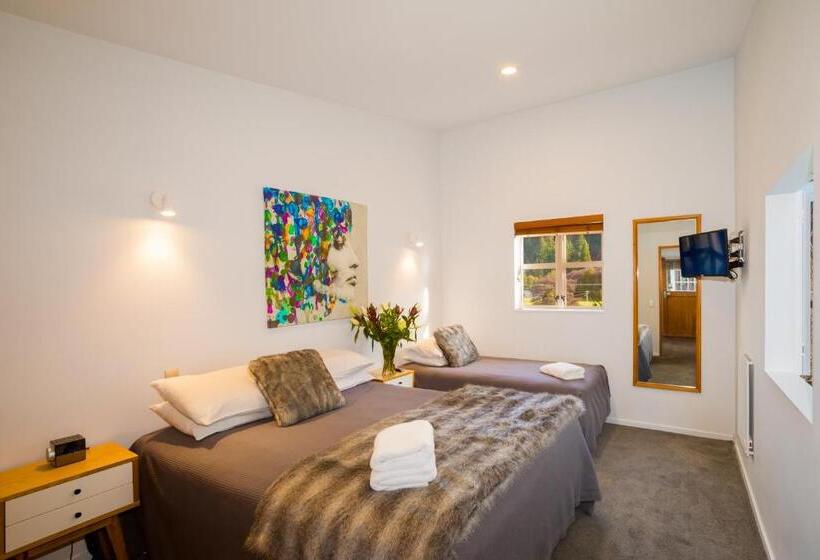 2 베드룸 인테리어 아파트, Cranbury Court Apartments