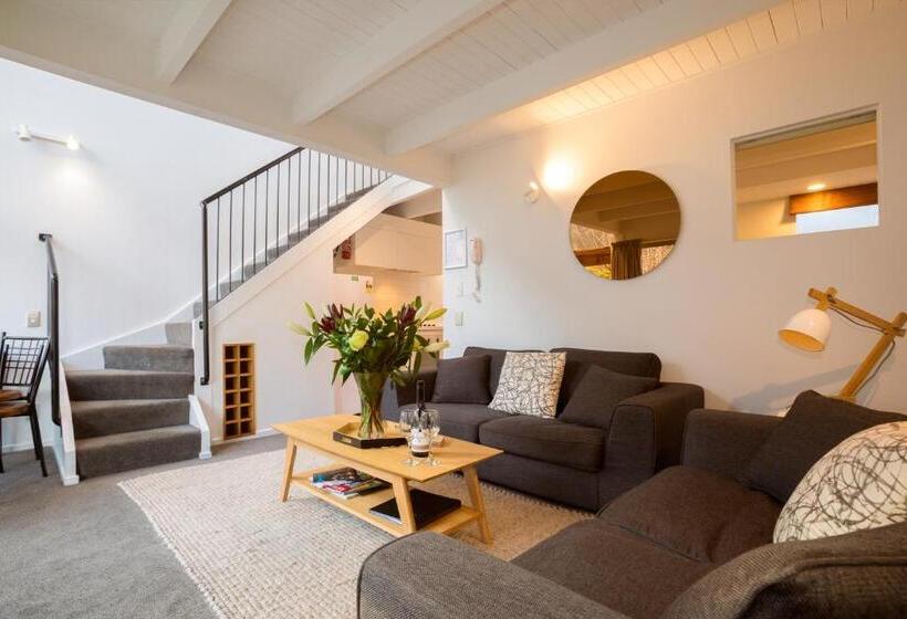 2 베드룸 인테리어 아파트, Cranbury Court Apartments