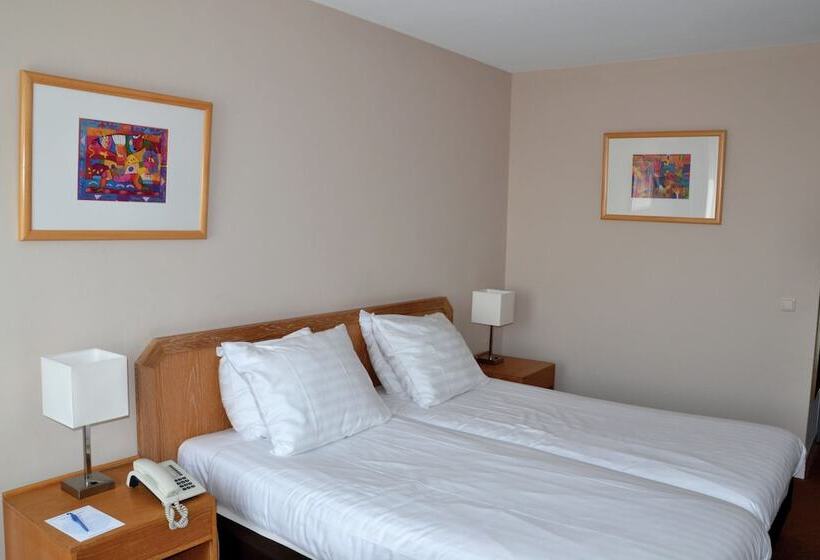 Номер Executive, Fletcher Hotel   Restaurant Carlton