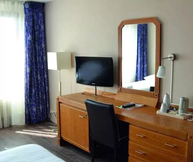 Standard Triple Room, Fletcher Hotel   Restaurant Carlton