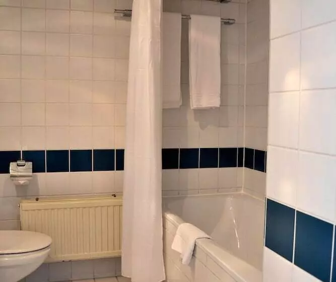 Standard Triple Room, Fletcher Hotel   Restaurant Carlton