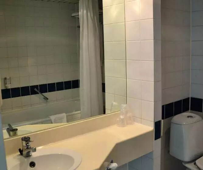Standard Triple Room, Fletcher Hotel   Restaurant Carlton