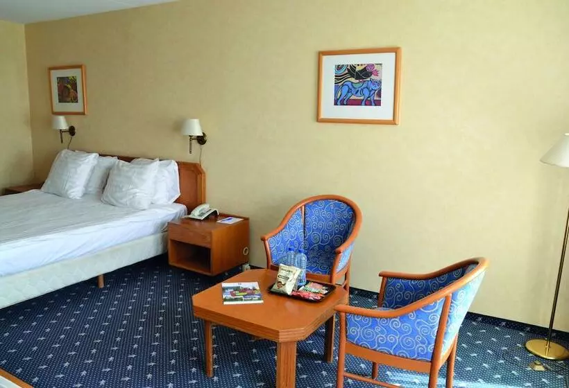 Deluxe Room, Fletcher Hotel   Restaurant Carlton