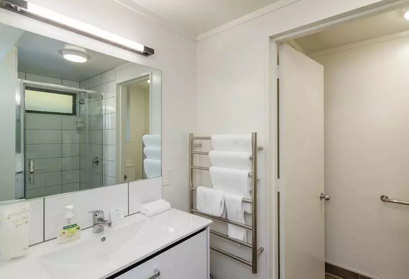スタンダードスタジオ, Capital Lodge Motor Inn