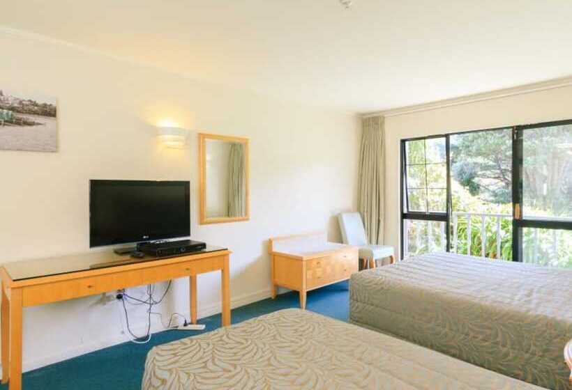 スタンダードスタジオ, Capital Lodge Motor Inn