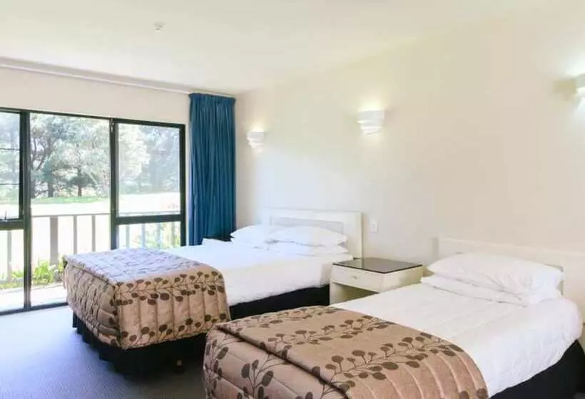 スタンダードスタジオ, Capital Lodge Motor Inn