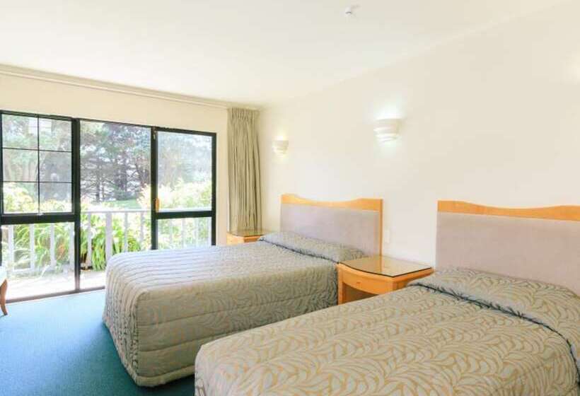 スタンダードスタジオ, Capital Lodge Motor Inn