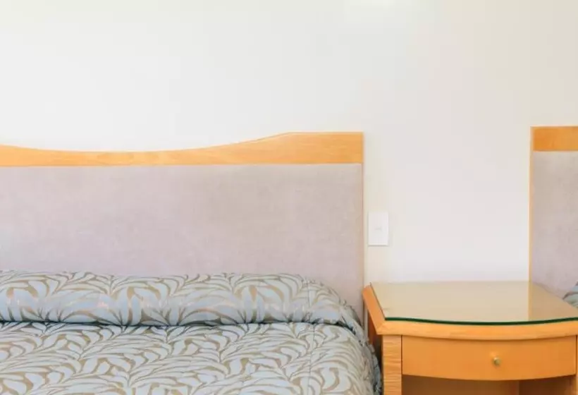 スタンダードスタジオ, Capital Lodge Motor Inn